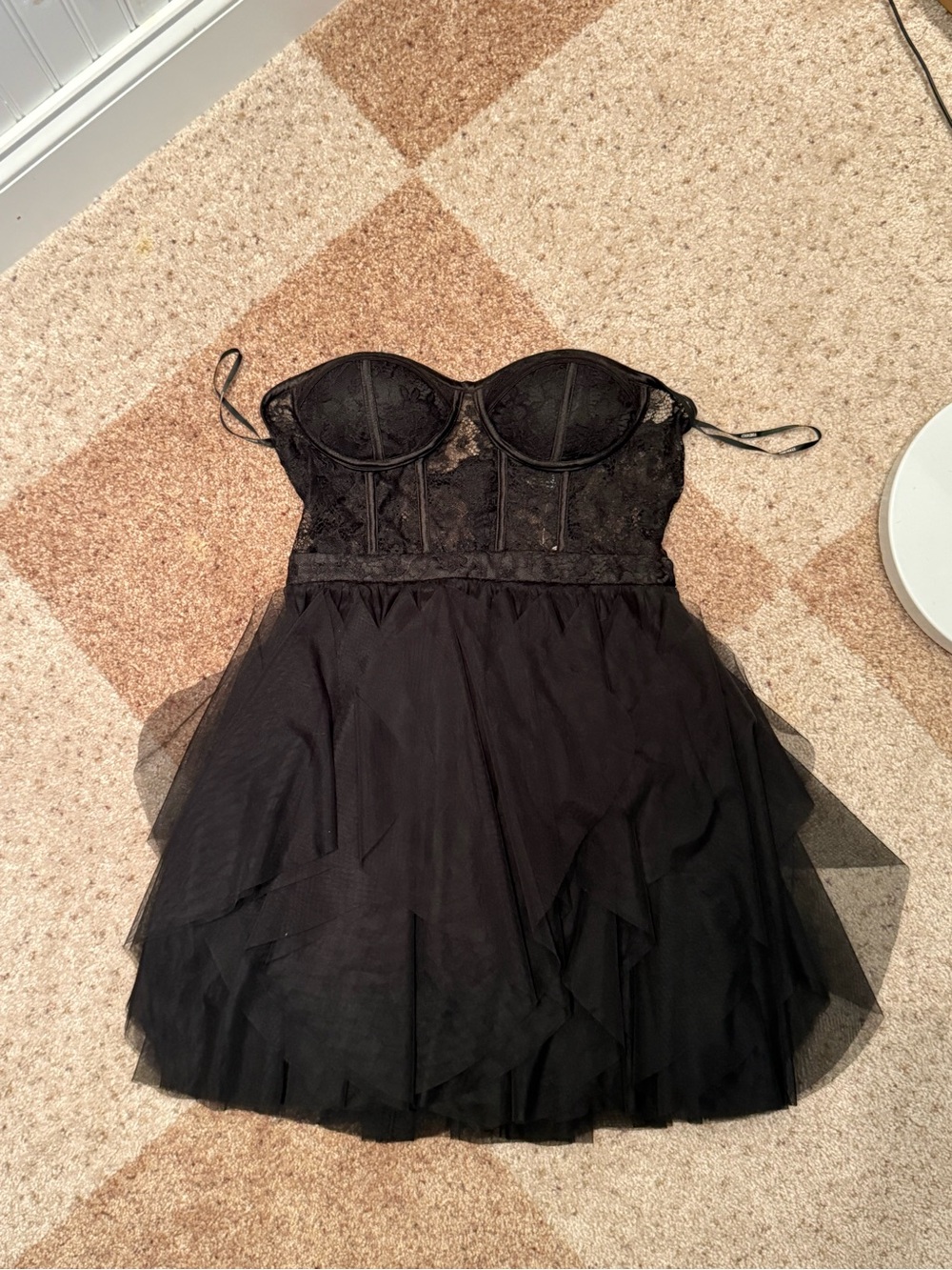 Forever 21 Black Strapless Lace & Tulle Party Dress